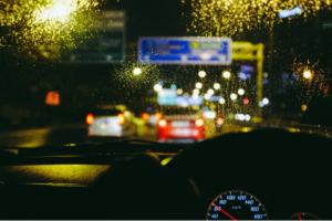 Dashboard Auto mit Blick nach Draußen