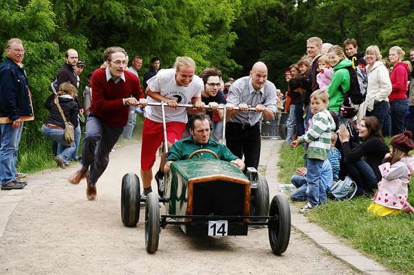 Team beim Seifenkistenrennen